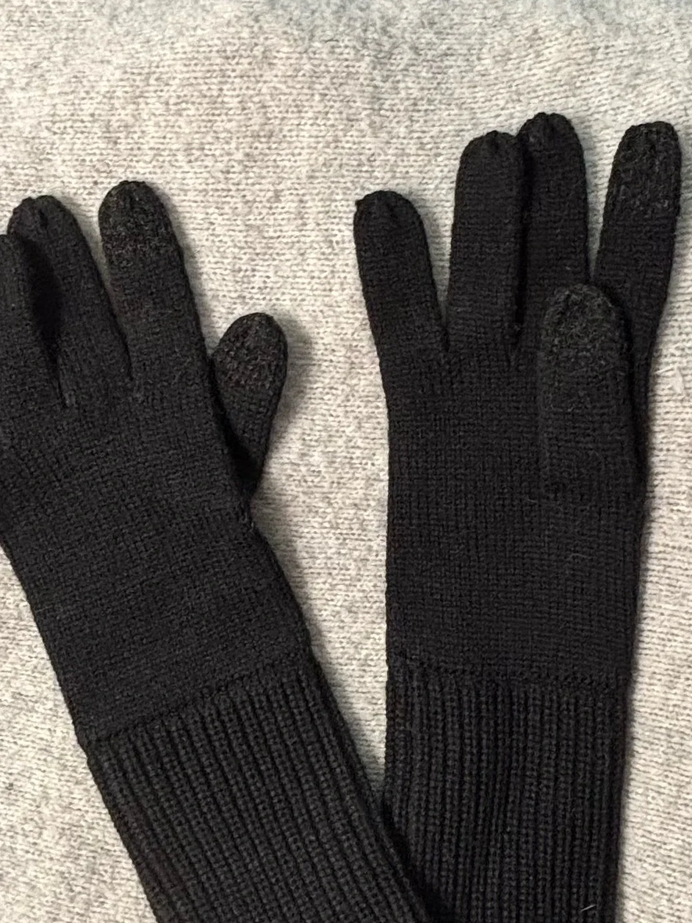 ♠️kate spade♠️ Black Long Ribbed Knit Touchscreen Gloves silver spade logo